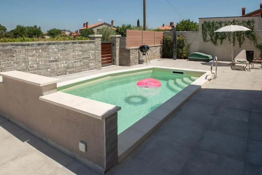 Apartment Vilo With Heated Pool In Istria Marčana